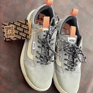 Vans ultra range Gray and Cream Men 5 Women 6.5 Sneakers